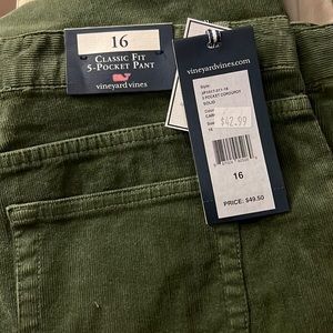 Vineyard Vines NWT 5 pocket corduroy (thin lined) classic fit pant. Green.